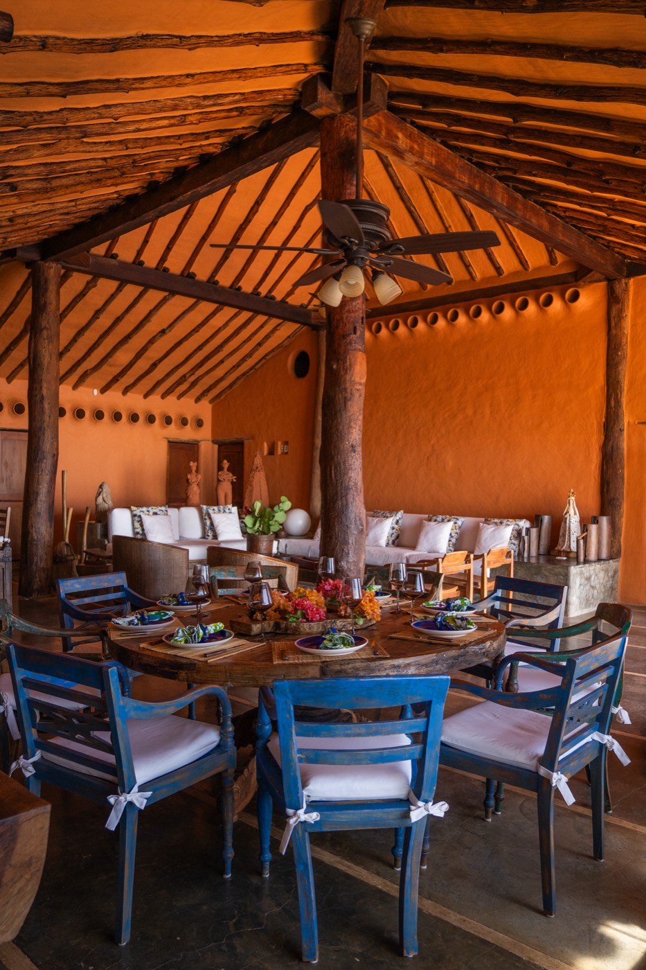 Chana Villas — comedor bajo techo de palma