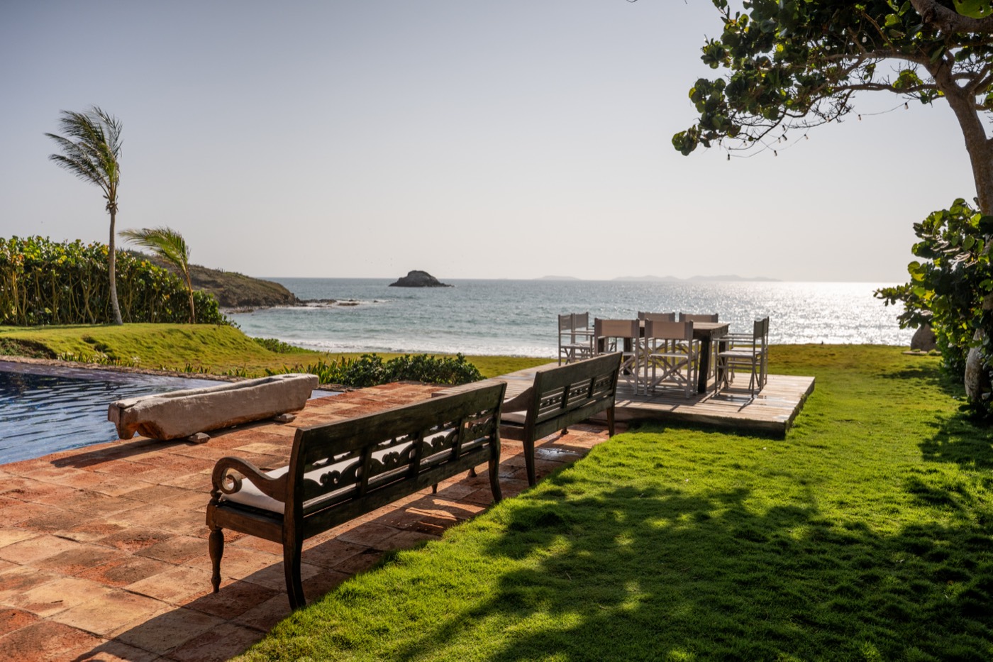 Chana Villas — jardín frente al mar