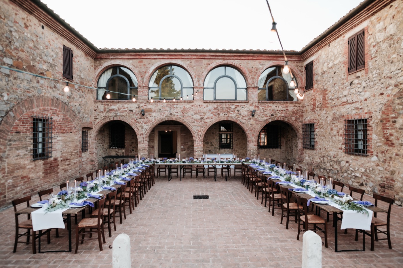 Toscana Private Estate — baile bajo los cipreses